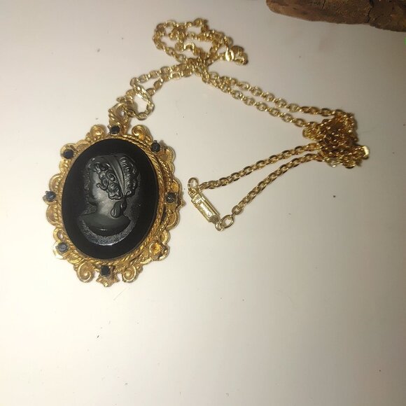 Victorian Style Cameo Pendant Necklace Gold Tone  Black Onyx  Chain - Picture 8 of 10